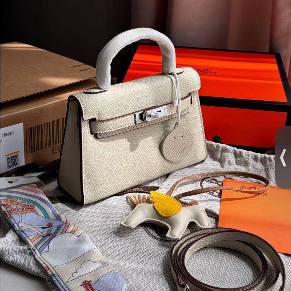 Elegant Cream Handbag